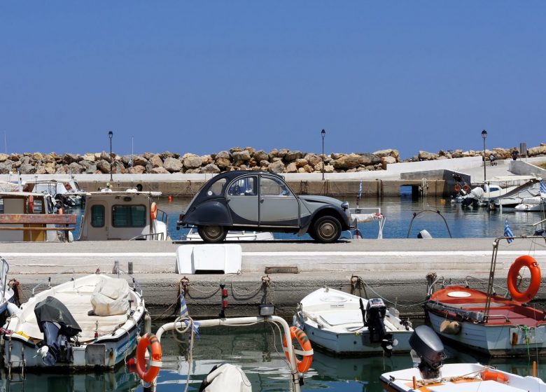 DEUCHE FAMILY : SPÉCIALISTE DE LA LOCATION DE 2CV AVEC OU SANS CHAUFFEUR