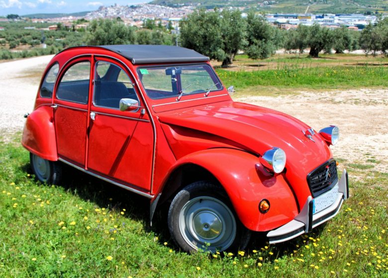 DEUCHE FAMILY : SPÉCIALISTE DE LA LOCATION DE 2CV AVEC OU SANS CHAUFFEUR