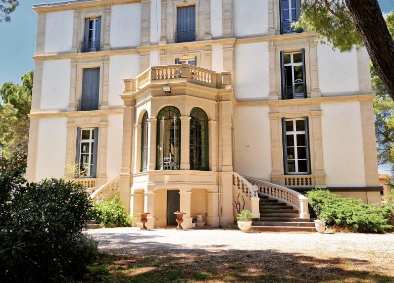 GÎTES LES PALMIERS-CHÂTEAU DE BAYSSAN