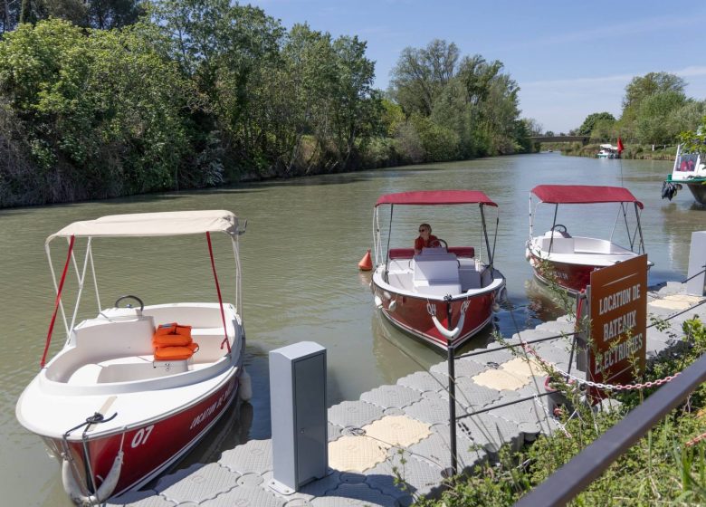 THE 9 LOCKS SMALL BOAT