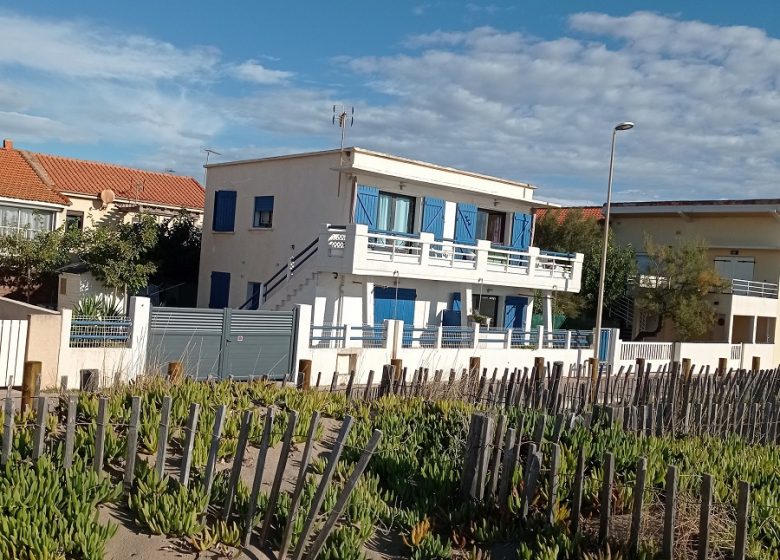 EN 1ERE LIGNE  ET ACCÈS DIRECT A LA PLAGE AU “FLOTS BLEUS” A VALRAS-PLAGE